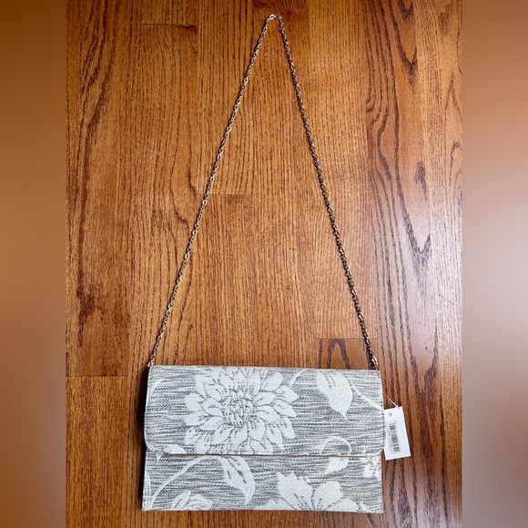 New Light Gray and White Floral Clutch/Purse/Wallet - Picture 2 of 7